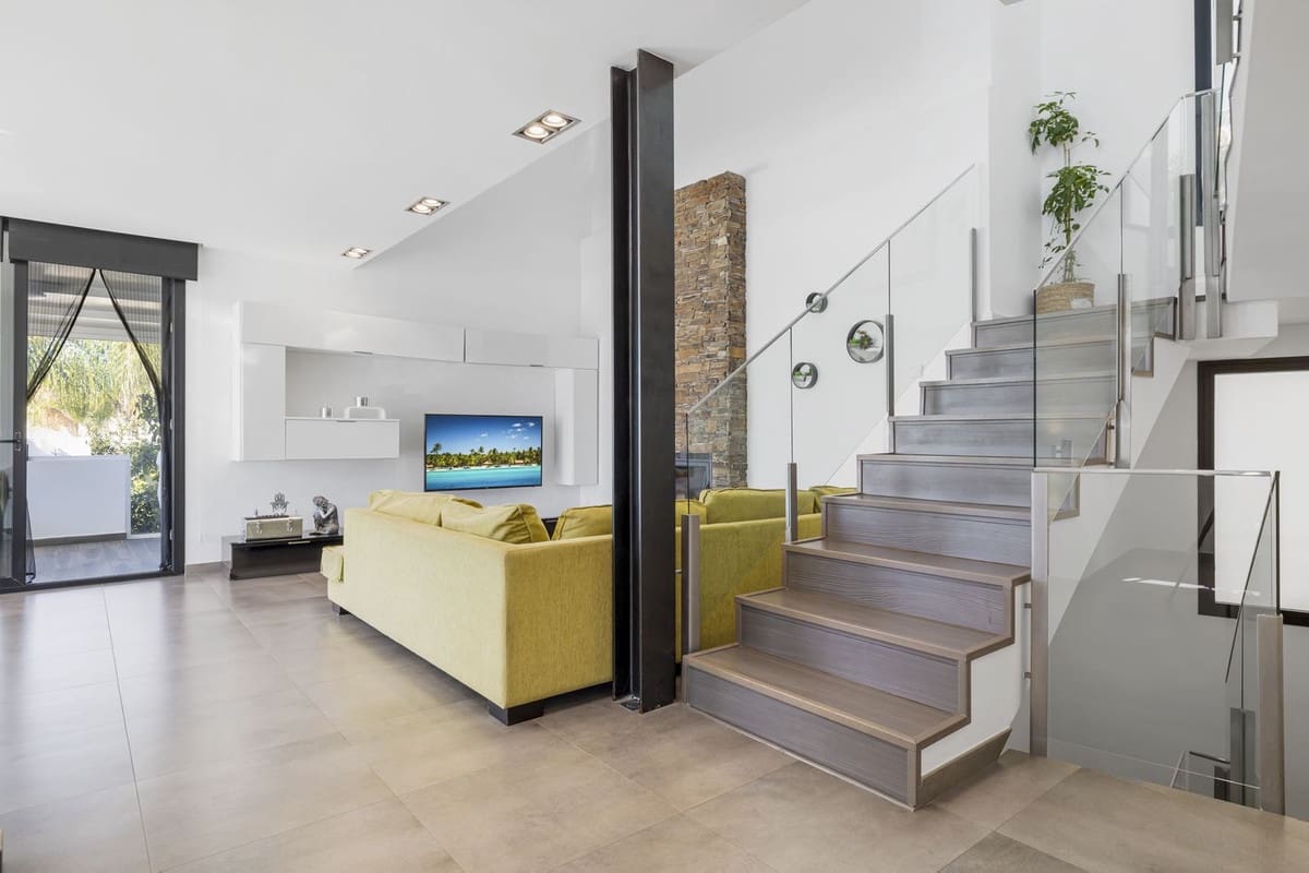 4 soveværelse Villa til salg i La Sierrezuela med swimmingpool - € 795.000 (Ref: 8825980)