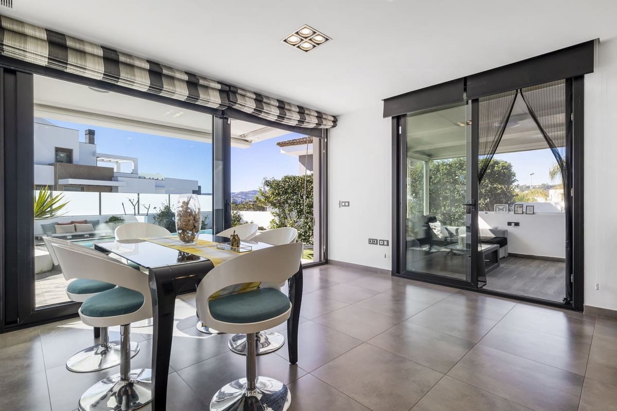 4 soveværelse Villa til salg i La Sierrezuela med swimmingpool - € 795.000 (Ref: 8825980)