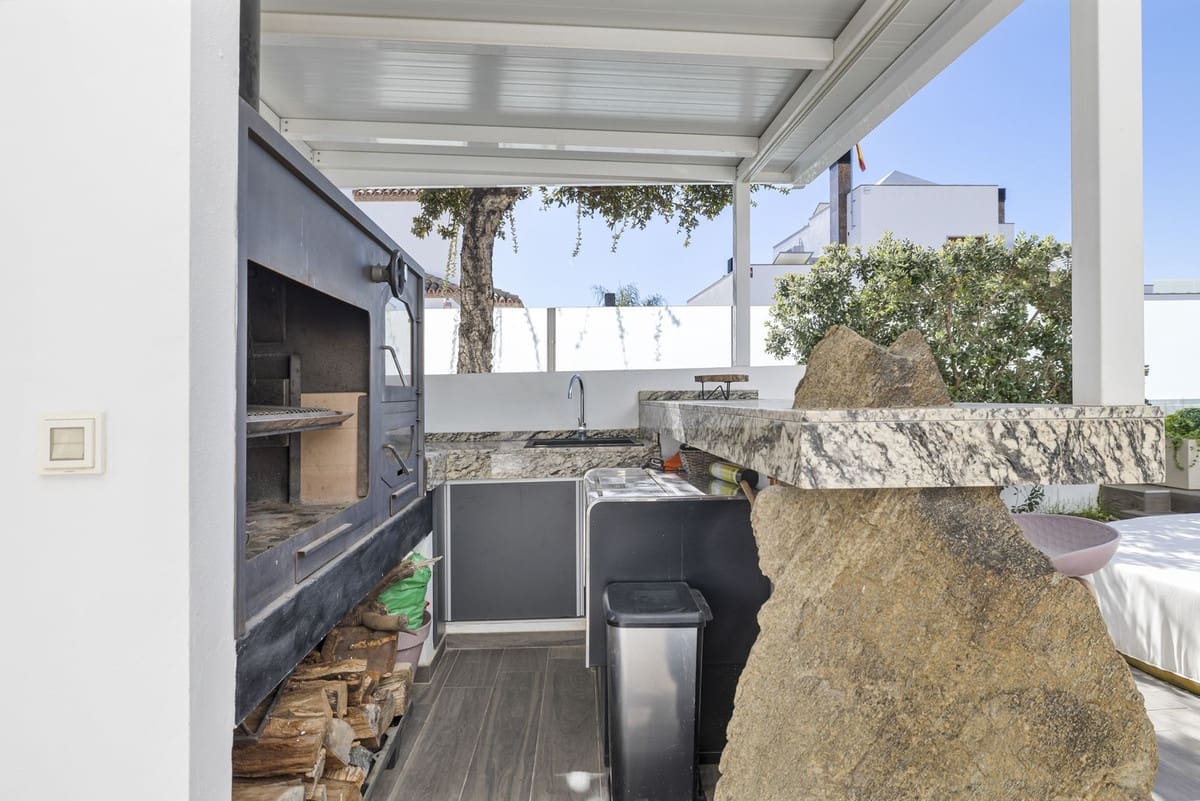 4 soveværelse Villa til salg i La Sierrezuela med swimmingpool - € 795.000 (Ref: 8825980)