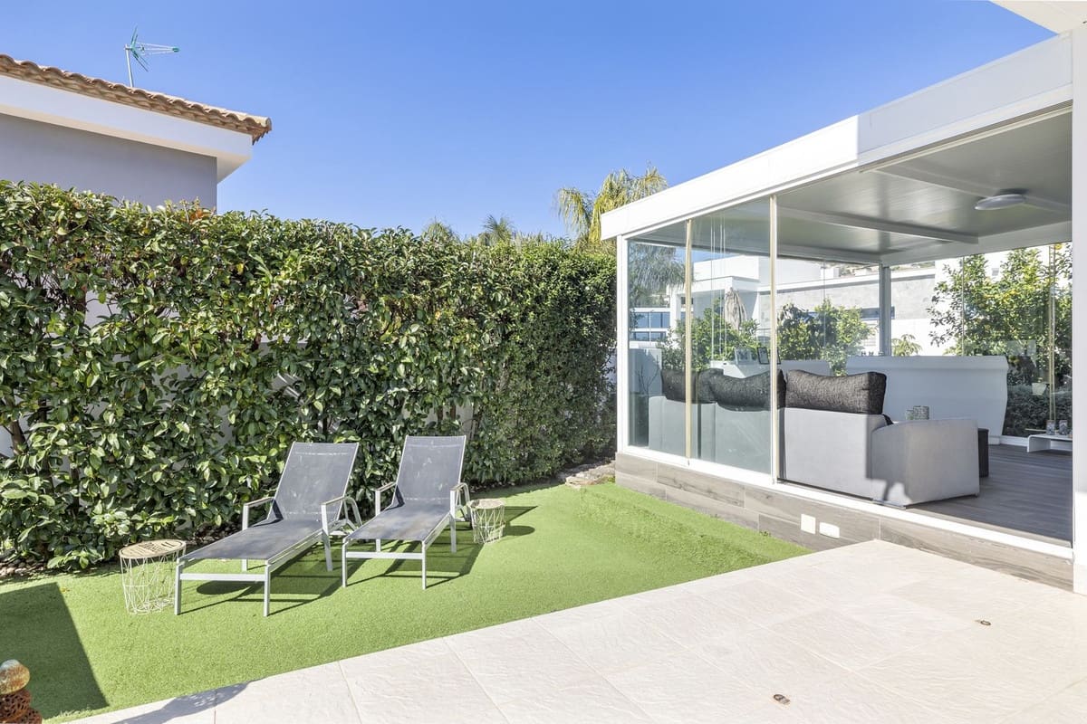 4 soveværelse Villa til salg i La Sierrezuela med swimmingpool - € 795.000 (Ref: 8825980)