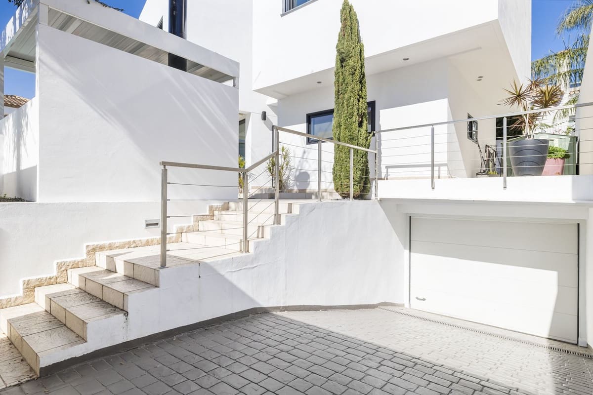 4 soveværelse Villa til salg i La Sierrezuela med swimmingpool - € 795.000 (Ref: 8825980)