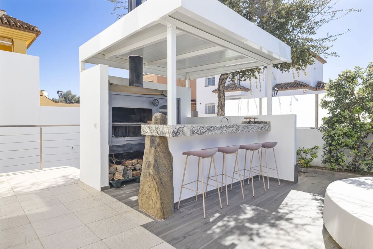 4 soveværelse Villa til salg i La Sierrezuela med swimmingpool - € 795.000 (Ref: 8825980)