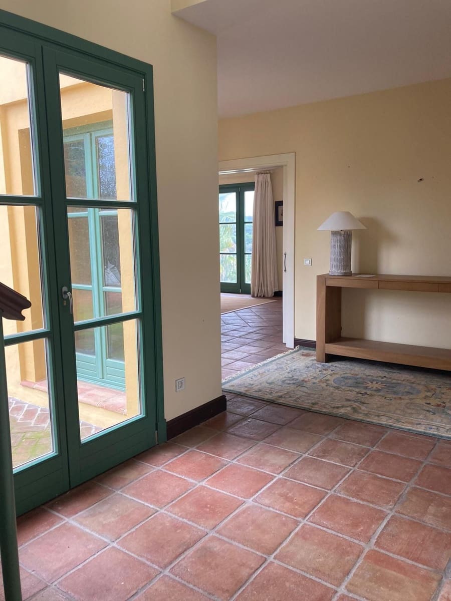 6 soveværelse Villa til salg i Sotogrande med swimmingpool garage - € 1.250.000 (Ref: 8830456)