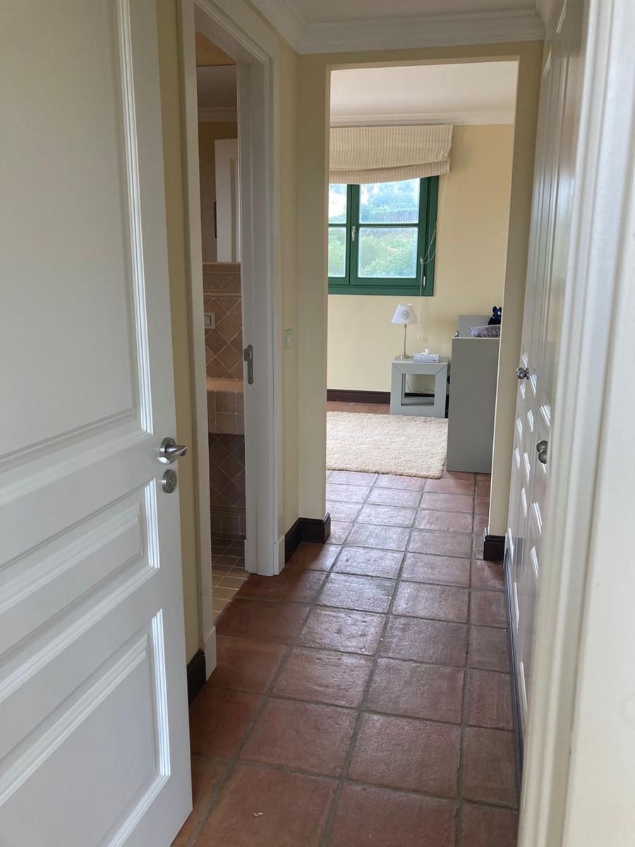 6 soveværelse Villa til salg i Sotogrande med swimmingpool garage - € 1.250.000 (Ref: 8830456)