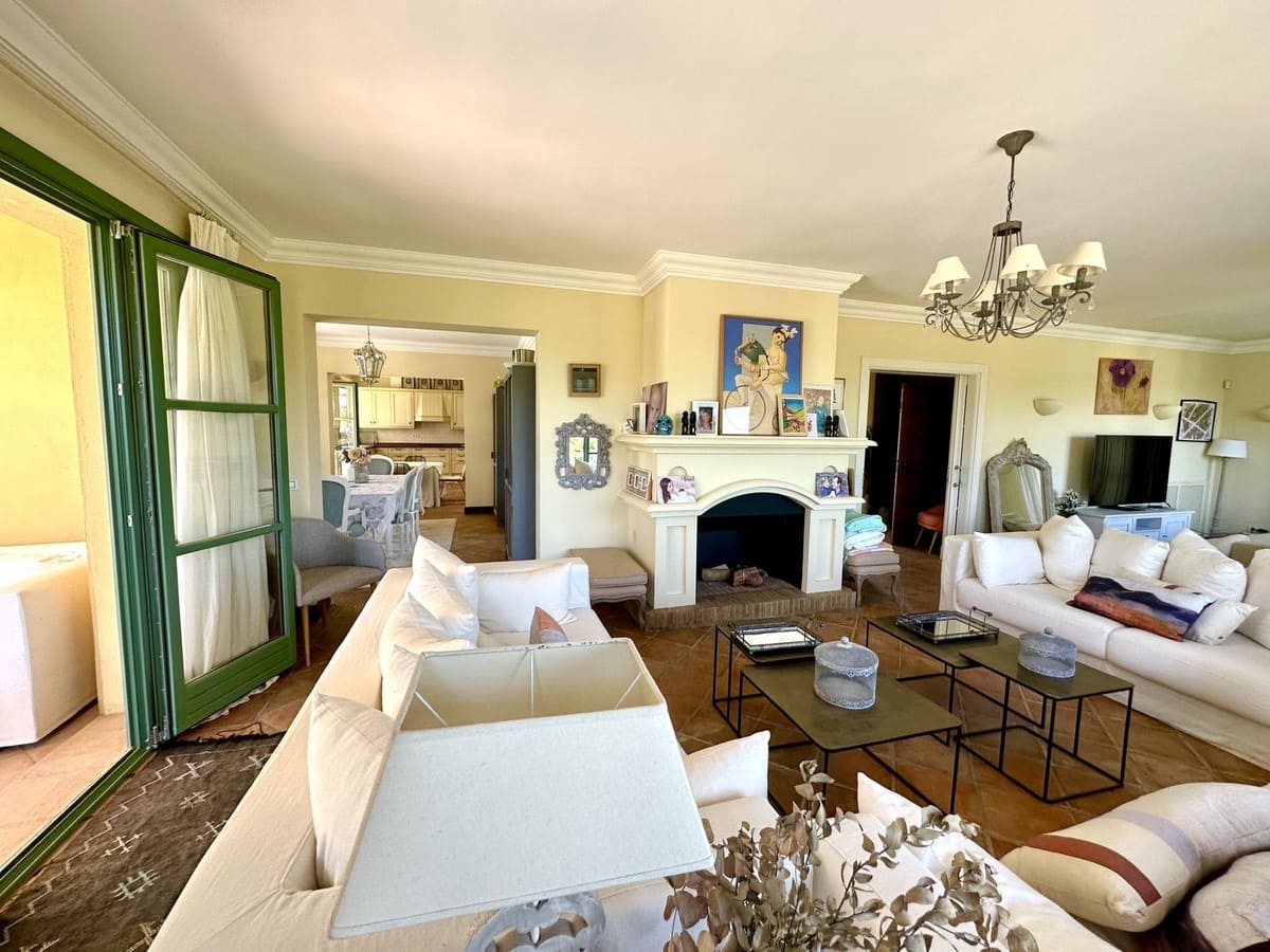 6 soveværelse Villa til salg i Sotogrande med swimmingpool garage - € 1.250.000 (Ref: 8830456)