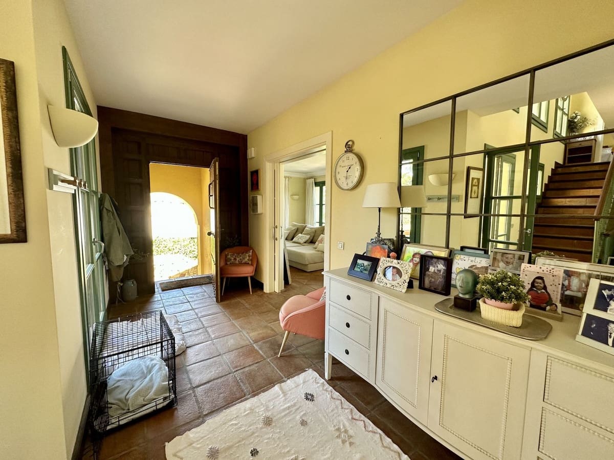 6 soveværelse Villa til salg i Sotogrande med swimmingpool garage - € 1.250.000 (Ref: 8830456)