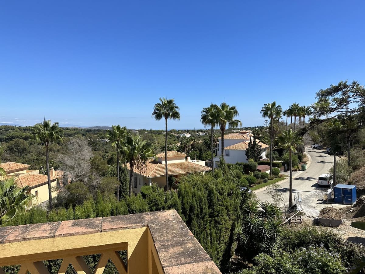 6 soveværelse Villa til salg i Sotogrande med swimmingpool garage - € 1.250.000 (Ref: 8830456)