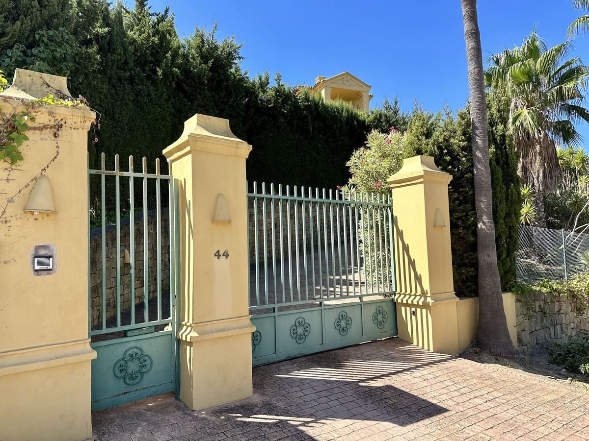 6 soveværelse Villa til salg i Sotogrande med swimmingpool garage - € 1.250.000 (Ref: 8830456)