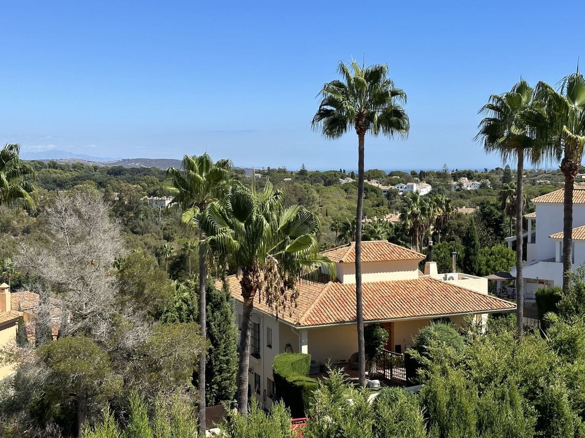 6 soveværelse Villa til salg i Sotogrande med swimmingpool garage - € 1.250.000 (Ref: 8830456)