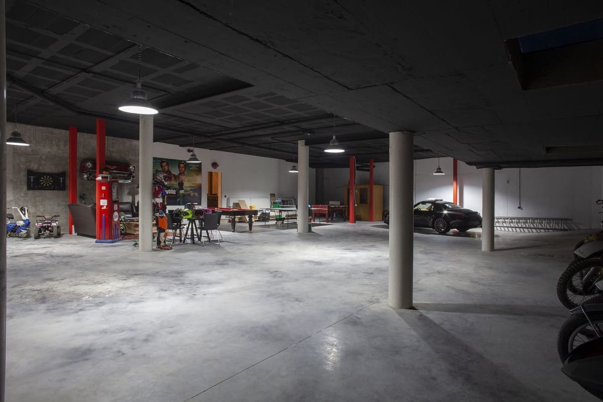 7 soveværelse Villa til salg i Nueva Andalucia med swimmingpool garage - € 4.995.000 (Ref: 8830523)