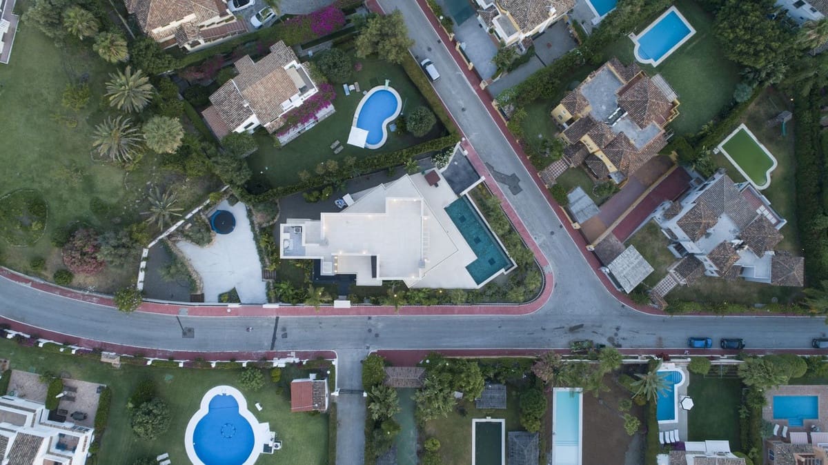 7 soveværelse Villa til salg i Nueva Andalucia med swimmingpool garage - € 4.995.000 (Ref: 8830523)