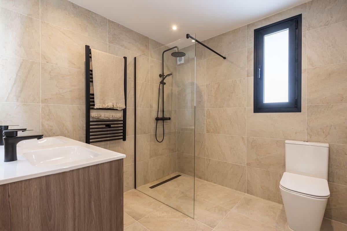 4 soveværelse Villa til salg i Benalmadena Costa med swimmingpool garage - € 1.295.000 (Ref: 8868332)