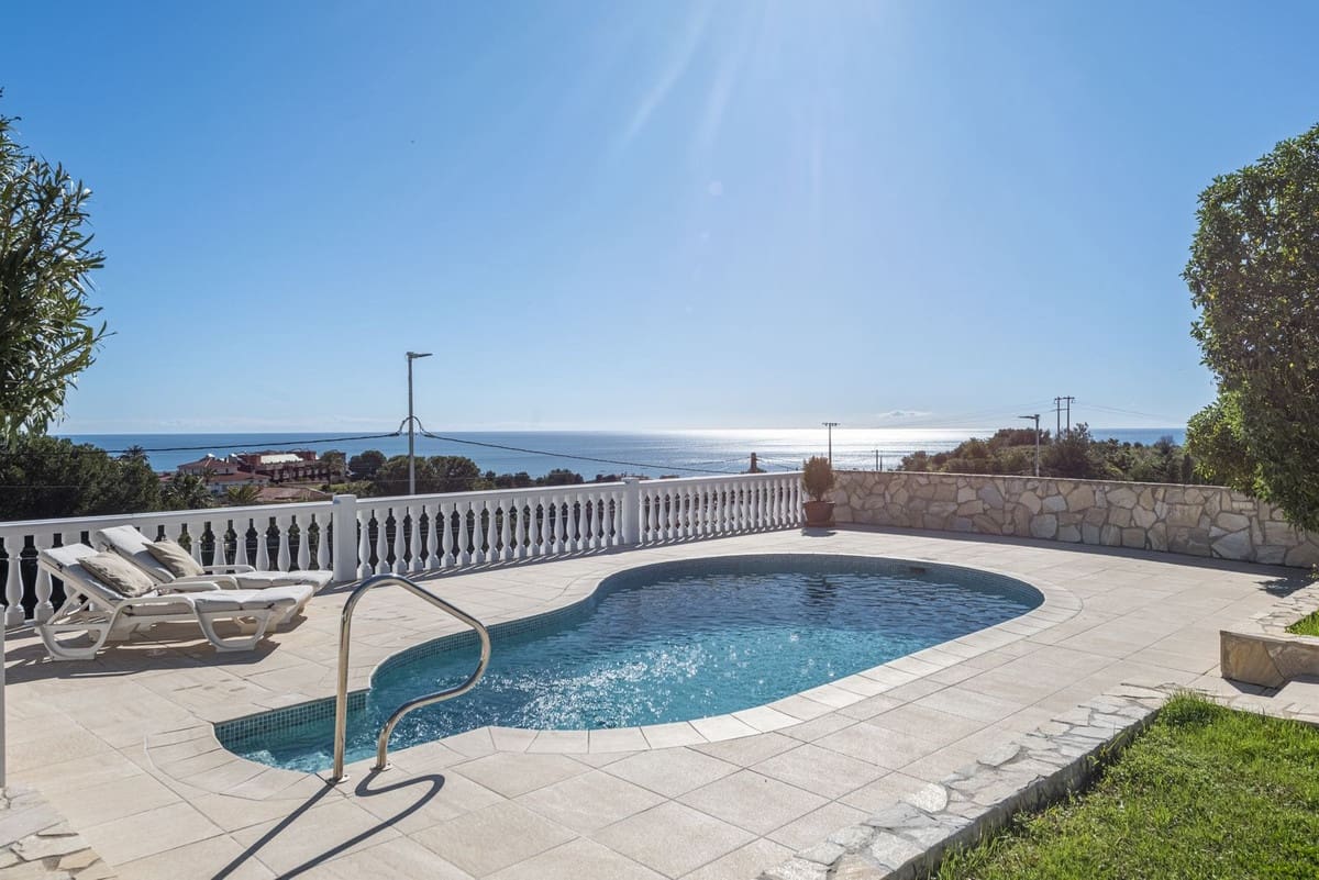 4 soveværelse Villa til salg i Benalmadena Costa med swimmingpool garage - € 1.295.000 (Ref: 8868332)