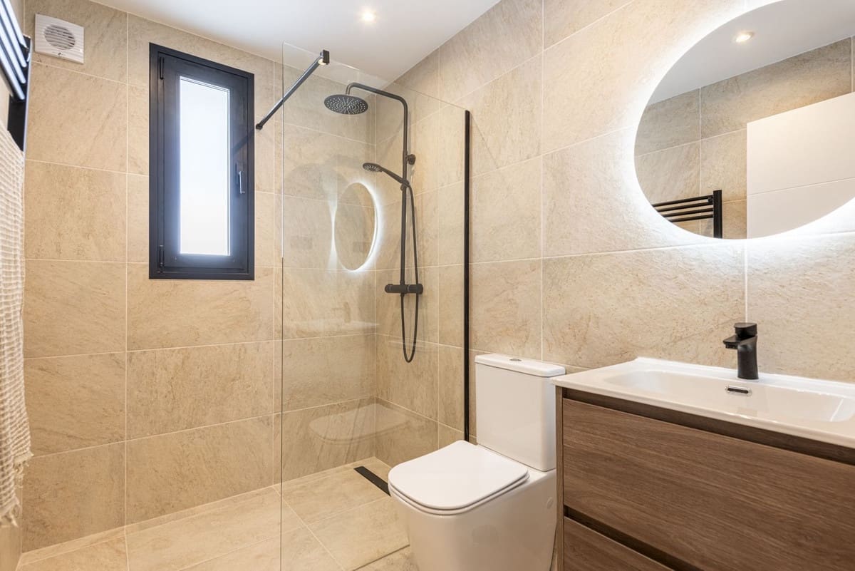 4 soveværelse Villa til salg i Benalmadena Costa med swimmingpool garage - € 1.295.000 (Ref: 8868332)