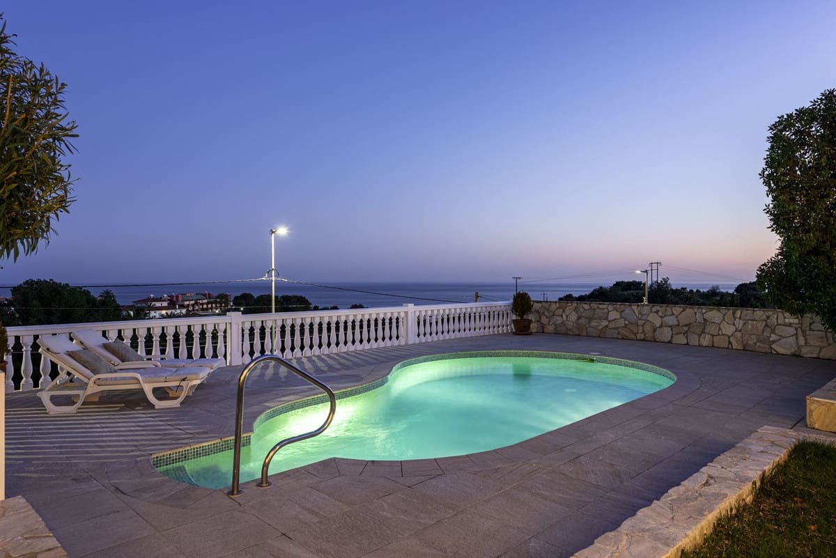 4 soveværelse Villa til salg i Benalmadena Costa med swimmingpool garage - € 1.295.000 (Ref: 8868332)