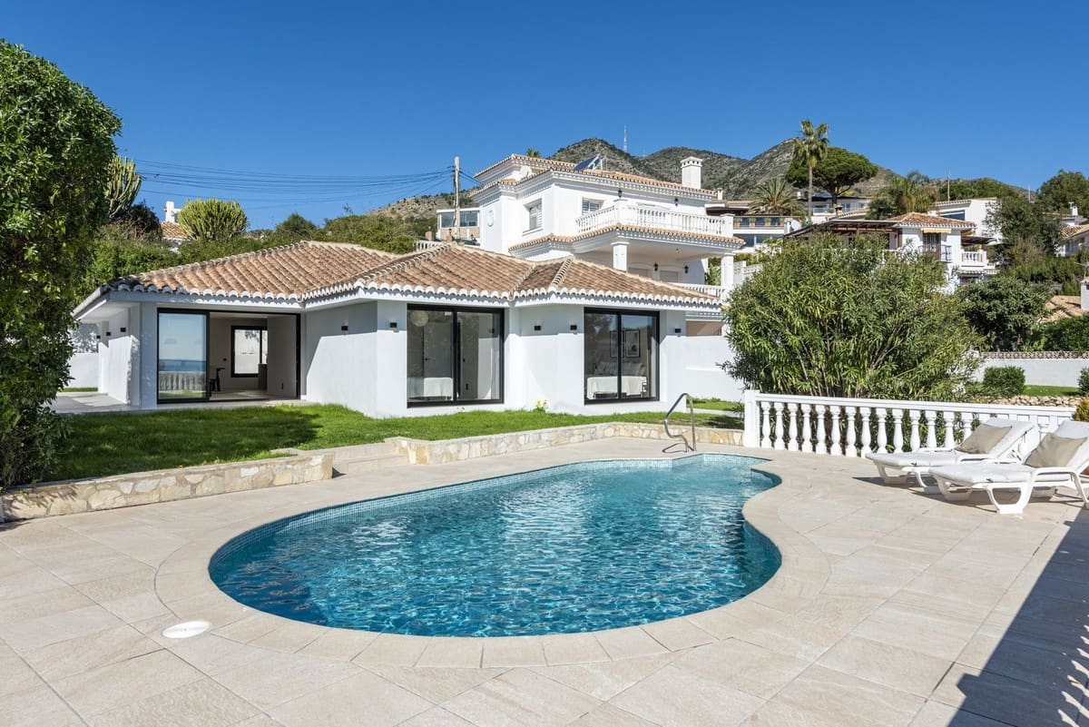 4 soveværelse Villa til salg i Benalmadena Costa med swimmingpool garage - € 1.295.000 (Ref: 8868332)