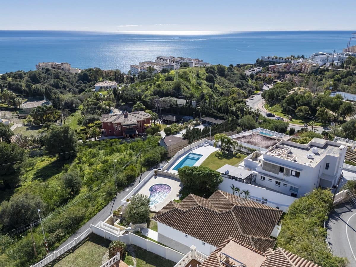 4 soveværelse Villa til salg i Benalmadena Costa med swimmingpool garage - € 1.295.000 (Ref: 8868332)