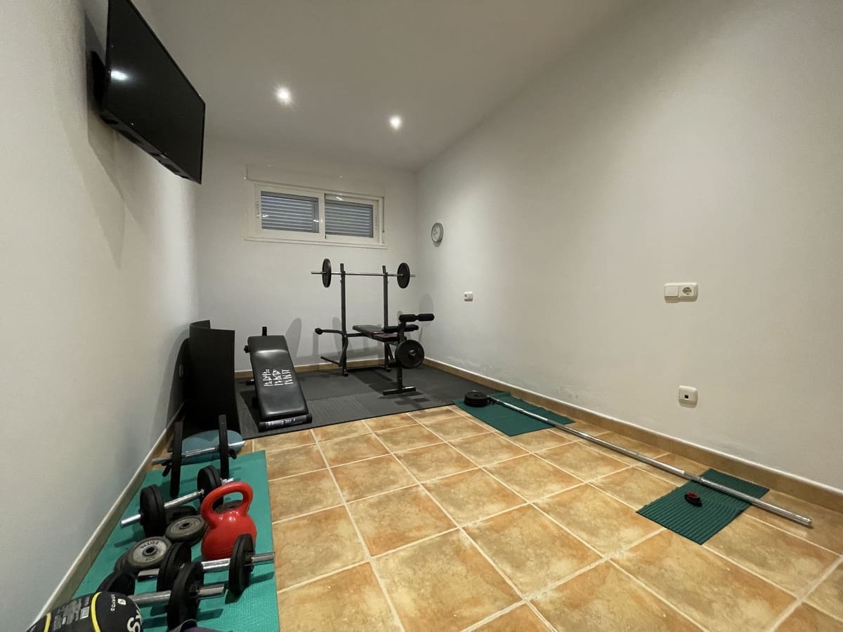 6 soveværelse Semi-Rækkehus til salg i La Herradura med swimmingpool garage - € 990.000 (Ref: 8868462)