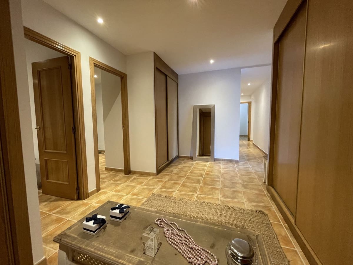 6 soveværelse Semi-Rækkehus til salg i La Herradura med swimmingpool garage - € 990.000 (Ref: 8868462)