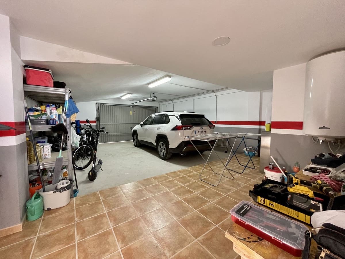 6 soveværelse Semi-Rækkehus til salg i La Herradura med swimmingpool garage - € 990.000 (Ref: 8868462)