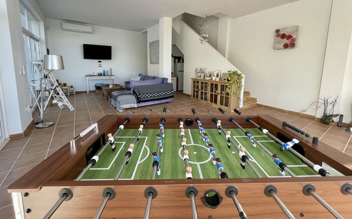 6 soveværelse Semi-Rækkehus til salg i La Herradura med swimmingpool garage - € 990.000 (Ref: 8868462)