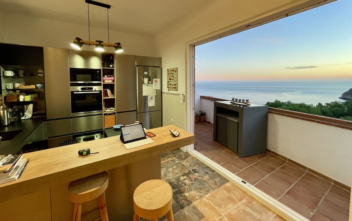 6 soveværelse Semi-Rækkehus til salg i La Herradura med swimmingpool garage - € 990.000 (Ref: 8868462)