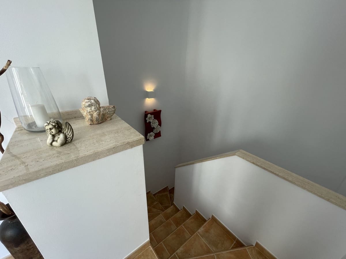 6 soveværelse Semi-Rækkehus til salg i La Herradura med swimmingpool garage - € 990.000 (Ref: 8868462)