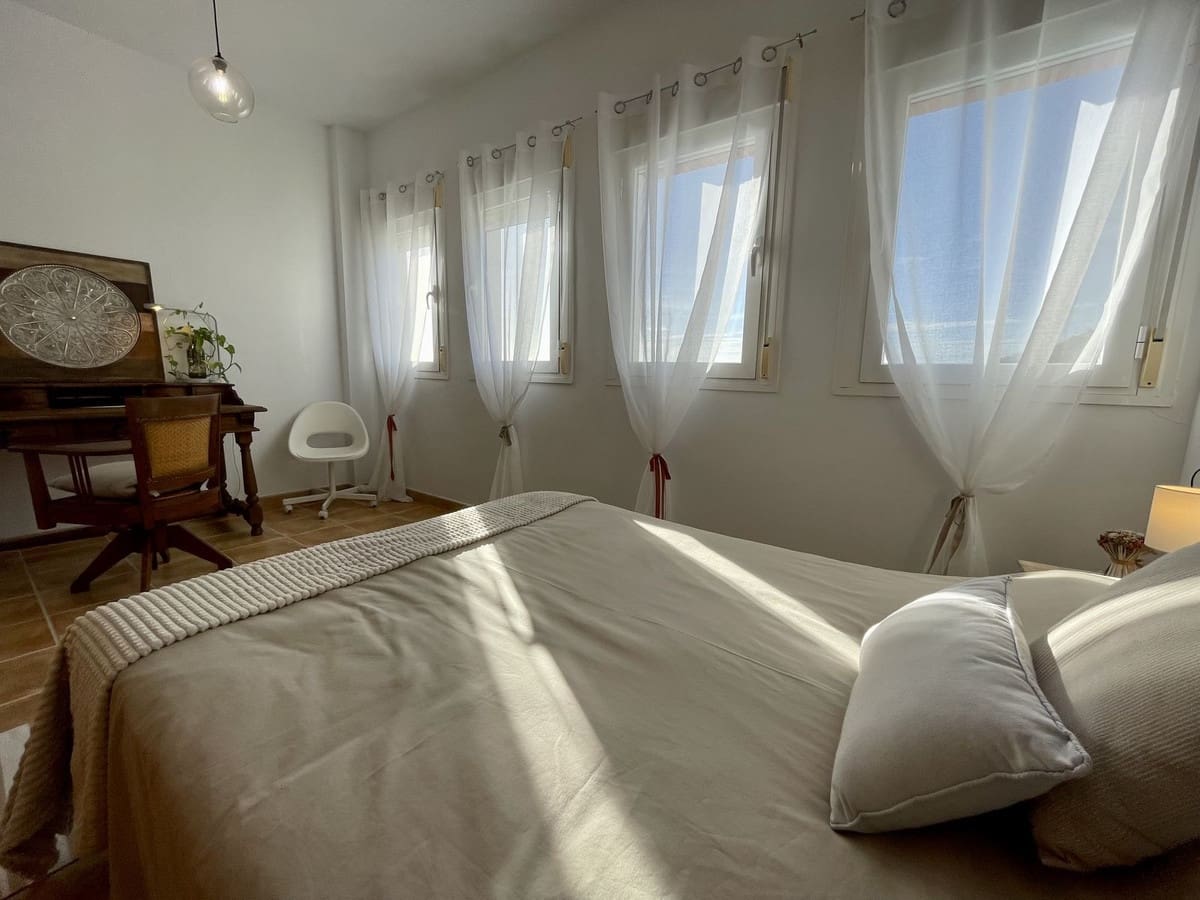 6 soveværelse Semi-Rækkehus til salg i La Herradura med swimmingpool garage - € 990.000 (Ref: 8868462)