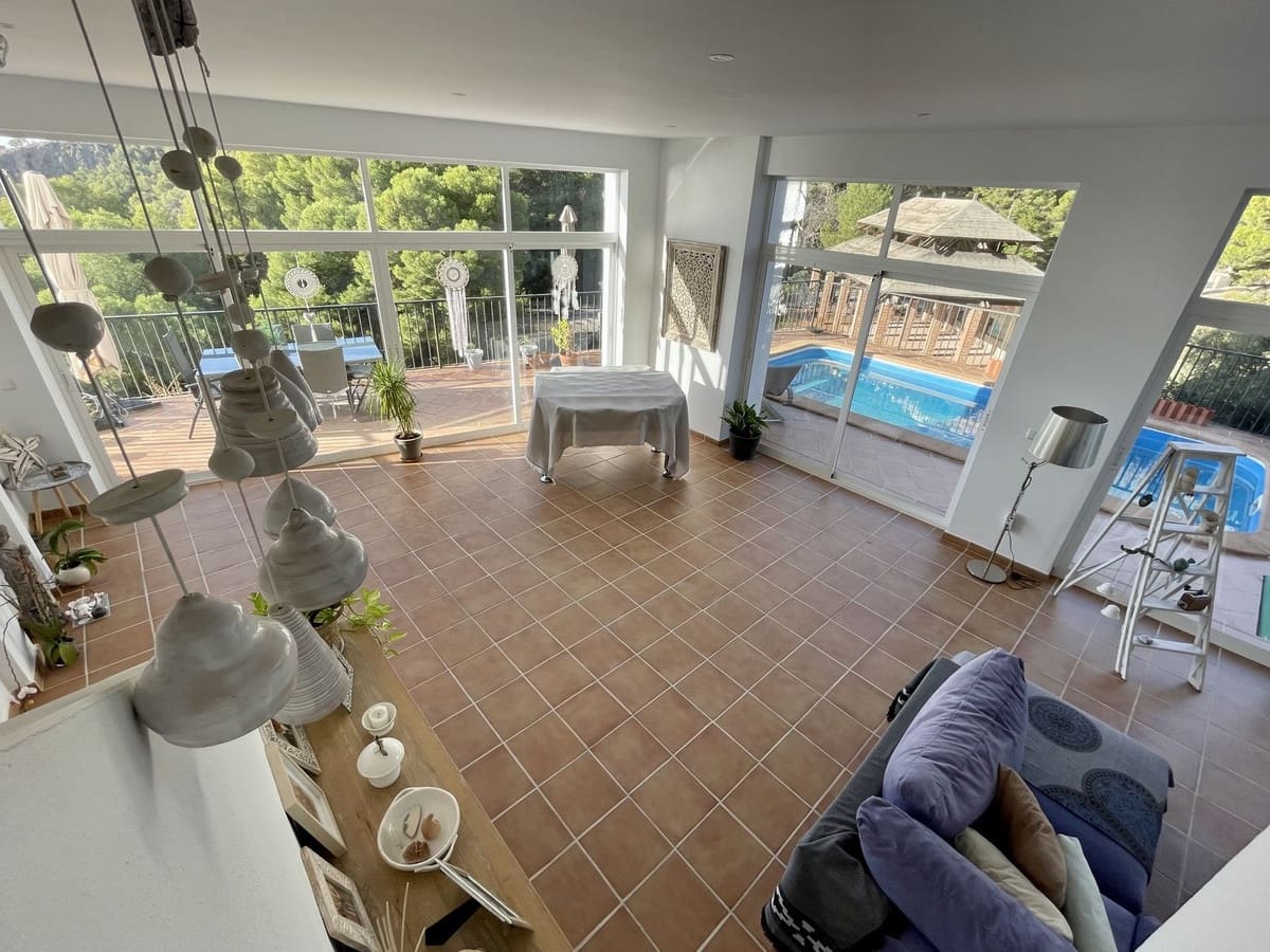 6 soveværelse Semi-Rækkehus til salg i La Herradura med swimmingpool garage - € 990.000 (Ref: 8868462)