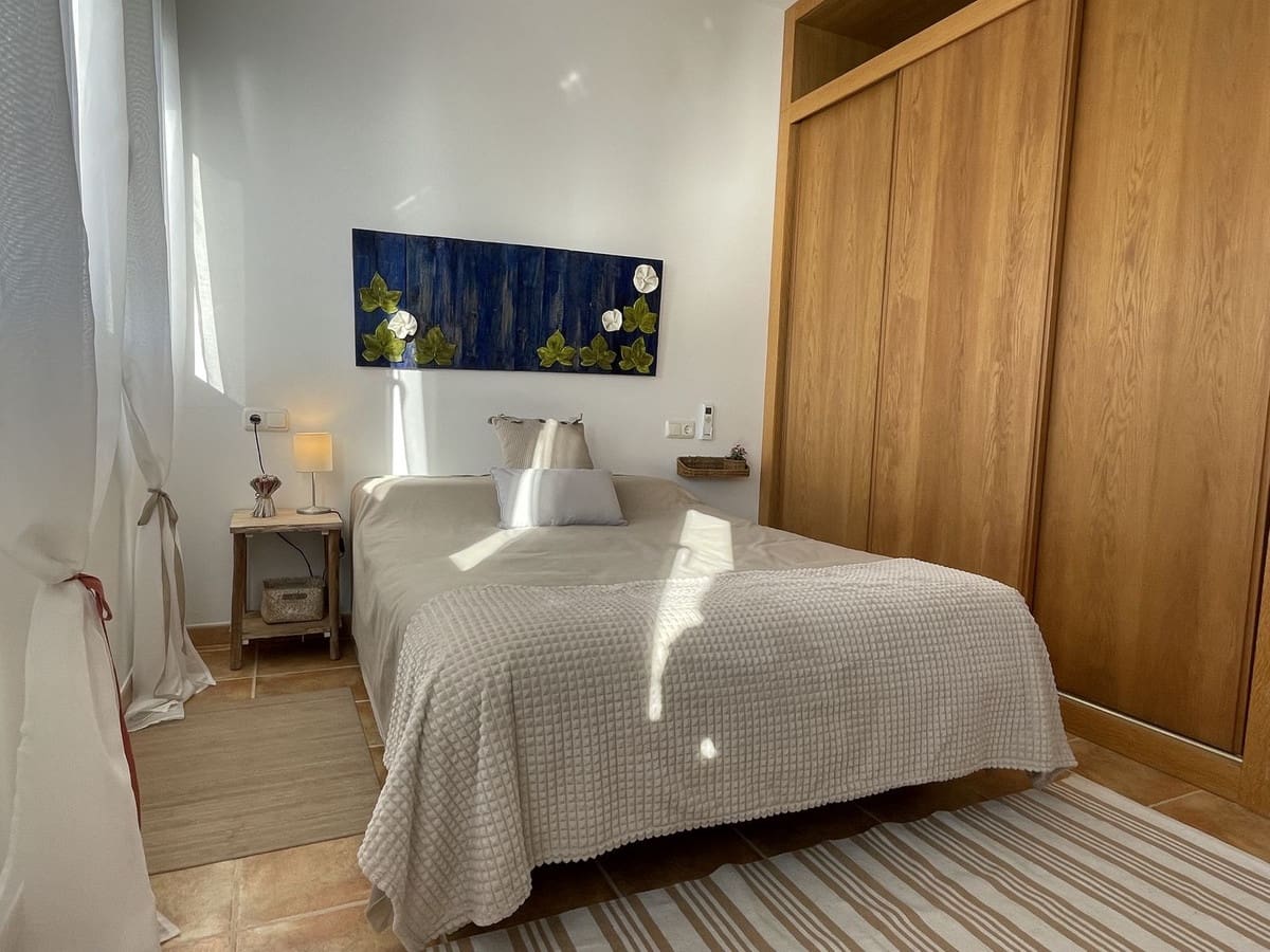 6 soveværelse Semi-Rækkehus til salg i La Herradura med swimmingpool garage - € 990.000 (Ref: 8868462)