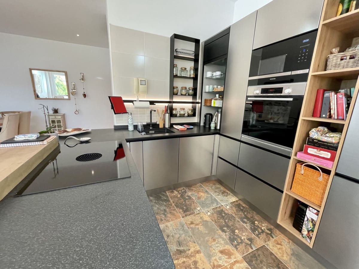 6 soveværelse Semi-Rækkehus til salg i La Herradura med swimmingpool garage - € 990.000 (Ref: 8868462)