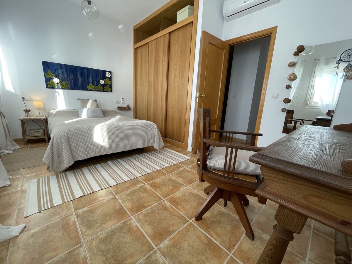 6 soveværelse Semi-Rækkehus til salg i La Herradura med swimmingpool garage - € 990.000 (Ref: 8868462)