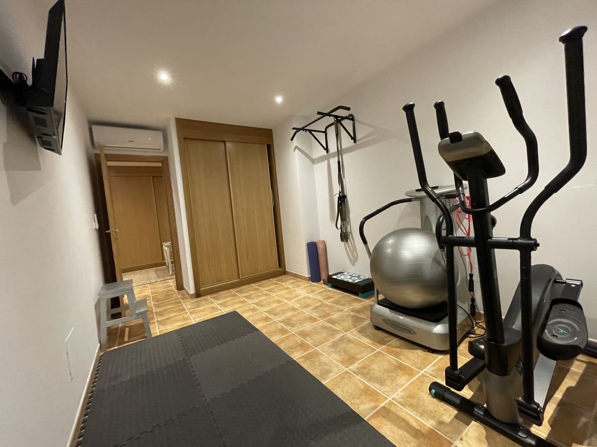 6 soveværelse Semi-Rækkehus til salg i La Herradura med swimmingpool garage - € 990.000 (Ref: 8868462)