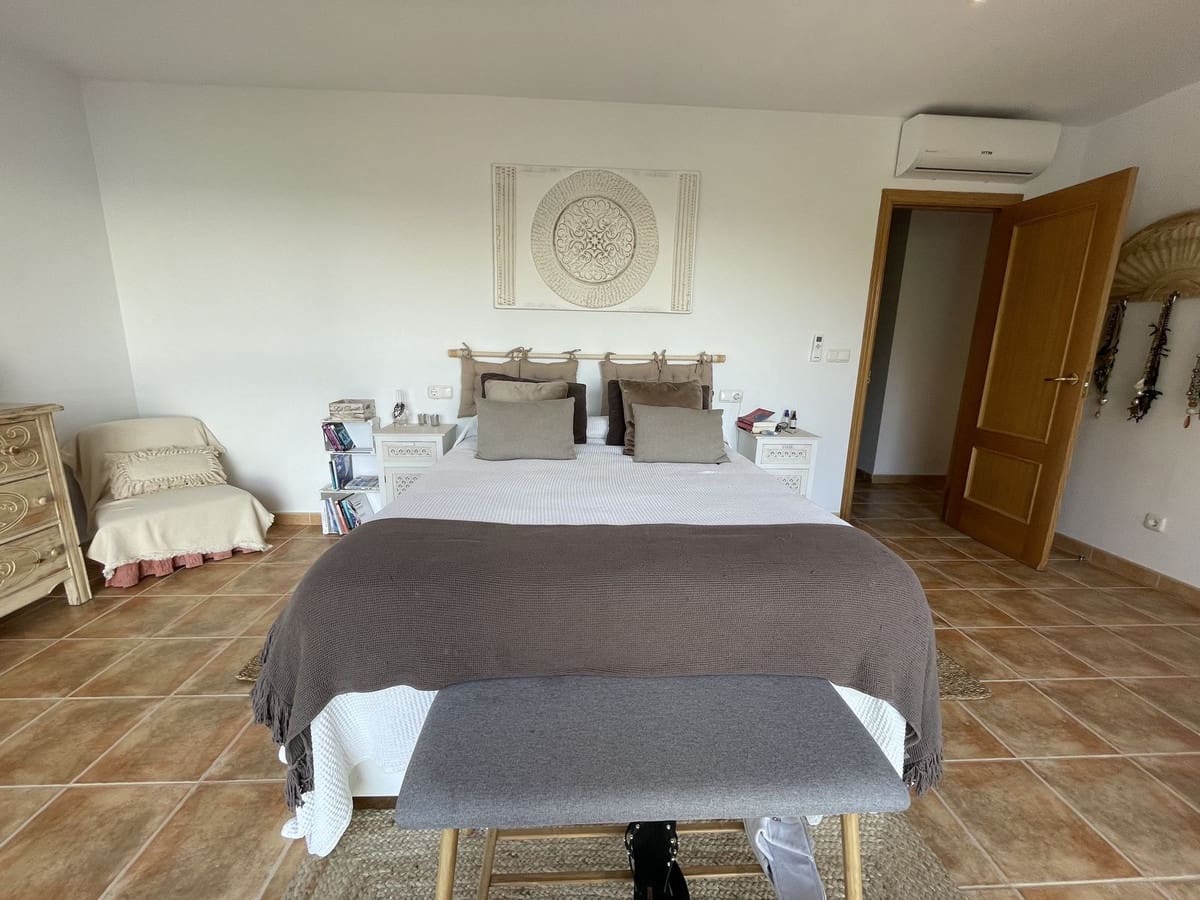 6 soveværelse Semi-Rækkehus til salg i La Herradura med swimmingpool garage - € 990.000 (Ref: 8868462)