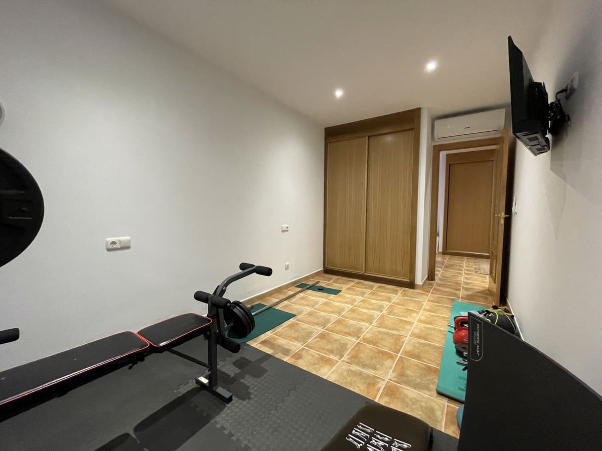 6 soveværelse Semi-Rækkehus til salg i La Herradura med swimmingpool garage - € 990.000 (Ref: 8868462)