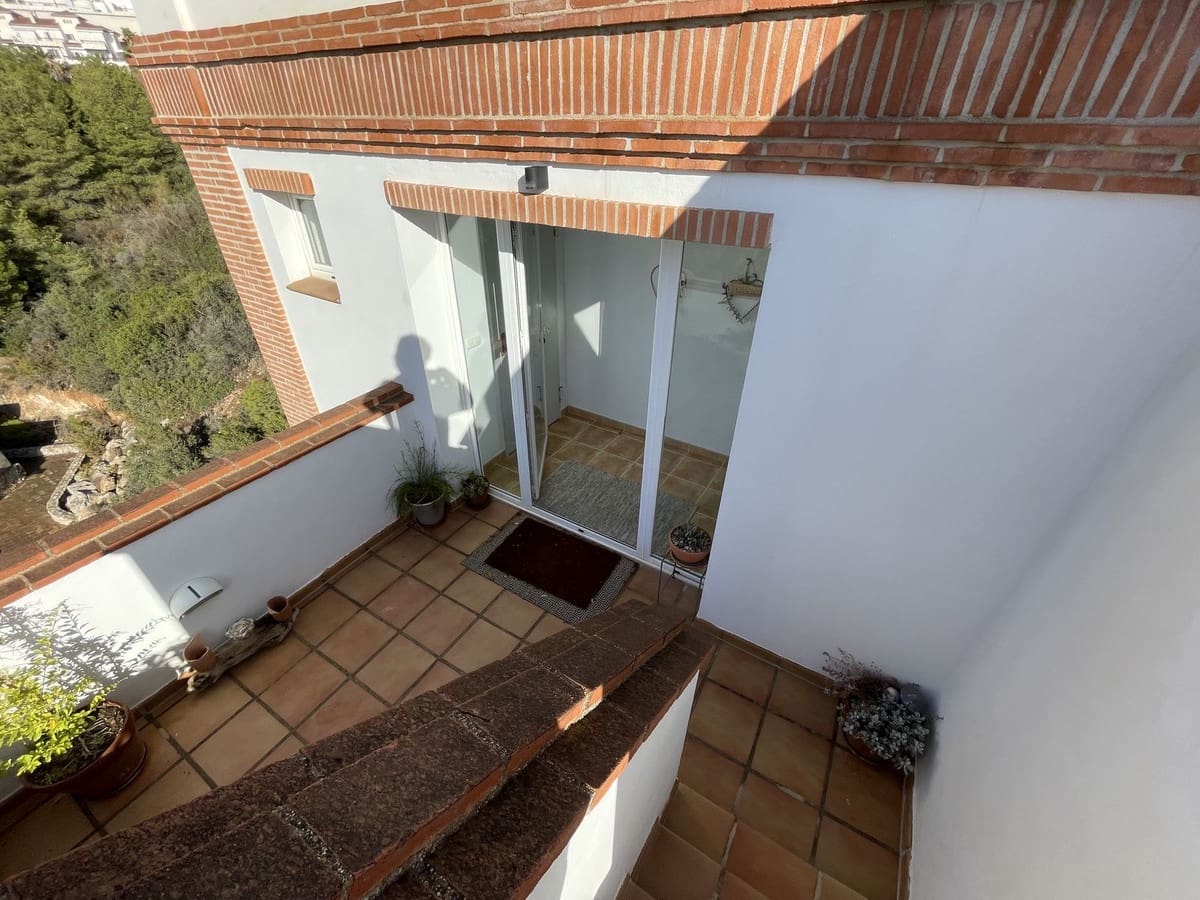 6 soveværelse Semi-Rækkehus til salg i La Herradura med swimmingpool garage - € 990.000 (Ref: 8868462)