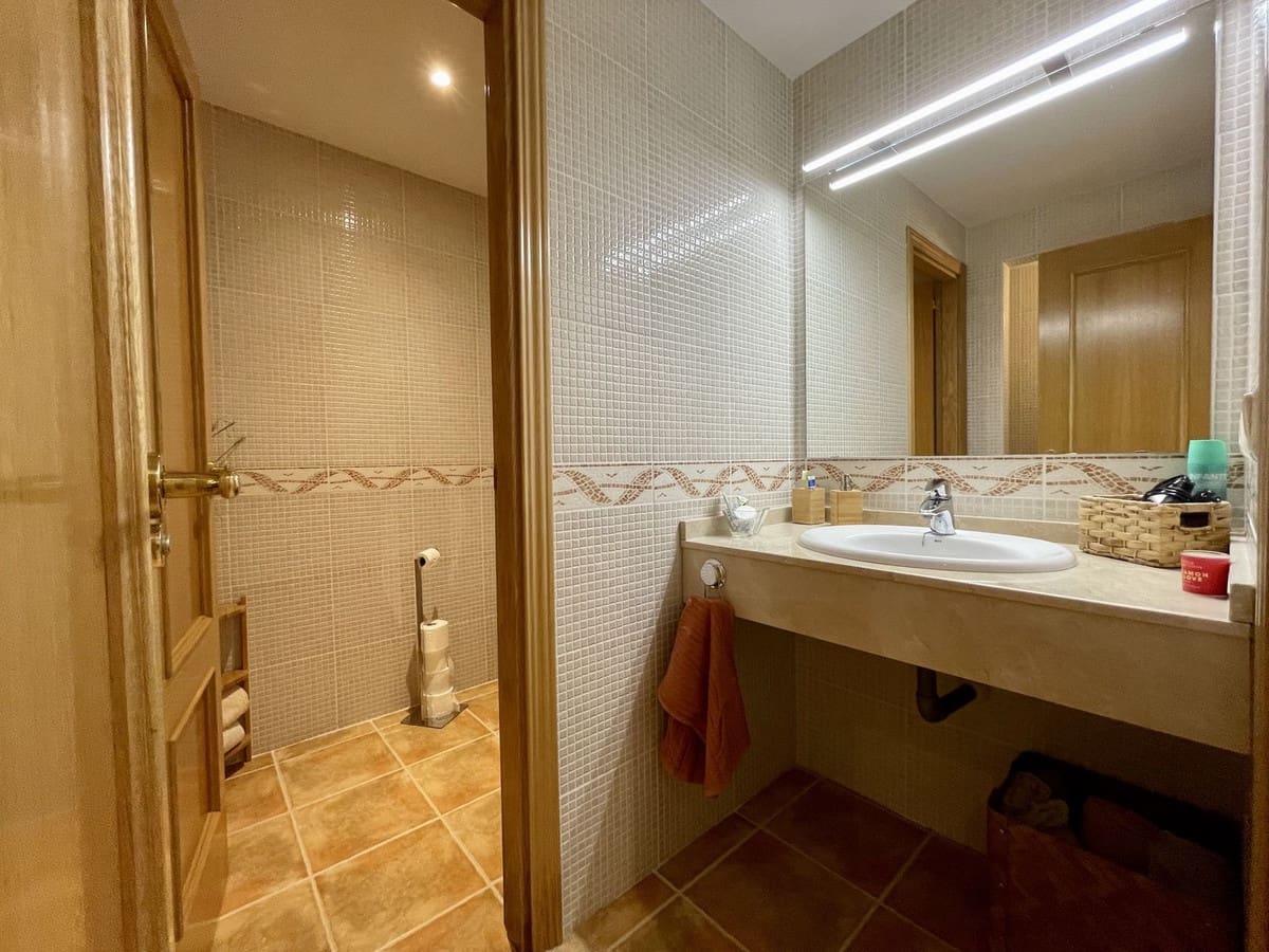 6 soveværelse Semi-Rækkehus til salg i La Herradura med swimmingpool garage - € 990.000 (Ref: 8868462)