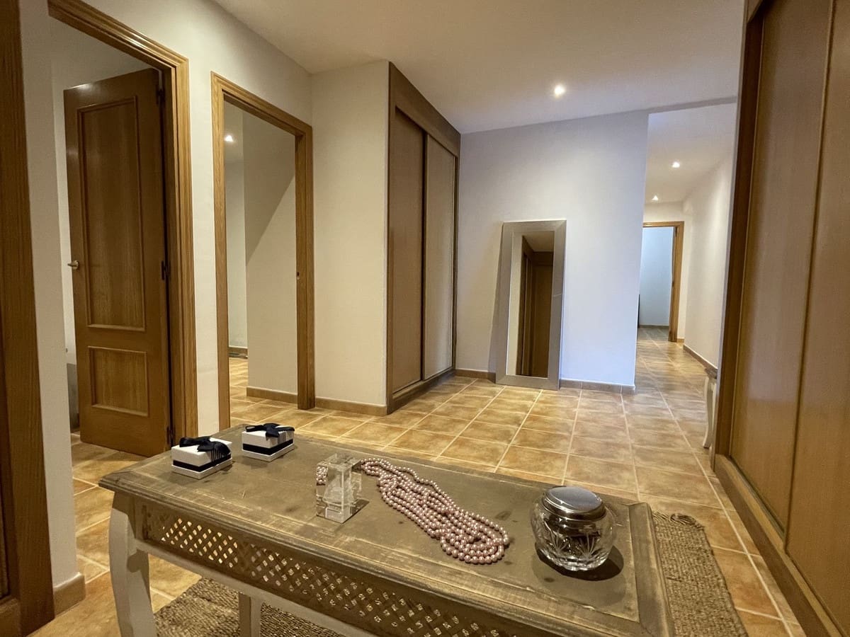 6 soveværelse Semi-Rækkehus til salg i La Herradura med swimmingpool garage - € 990.000 (Ref: 8868462)