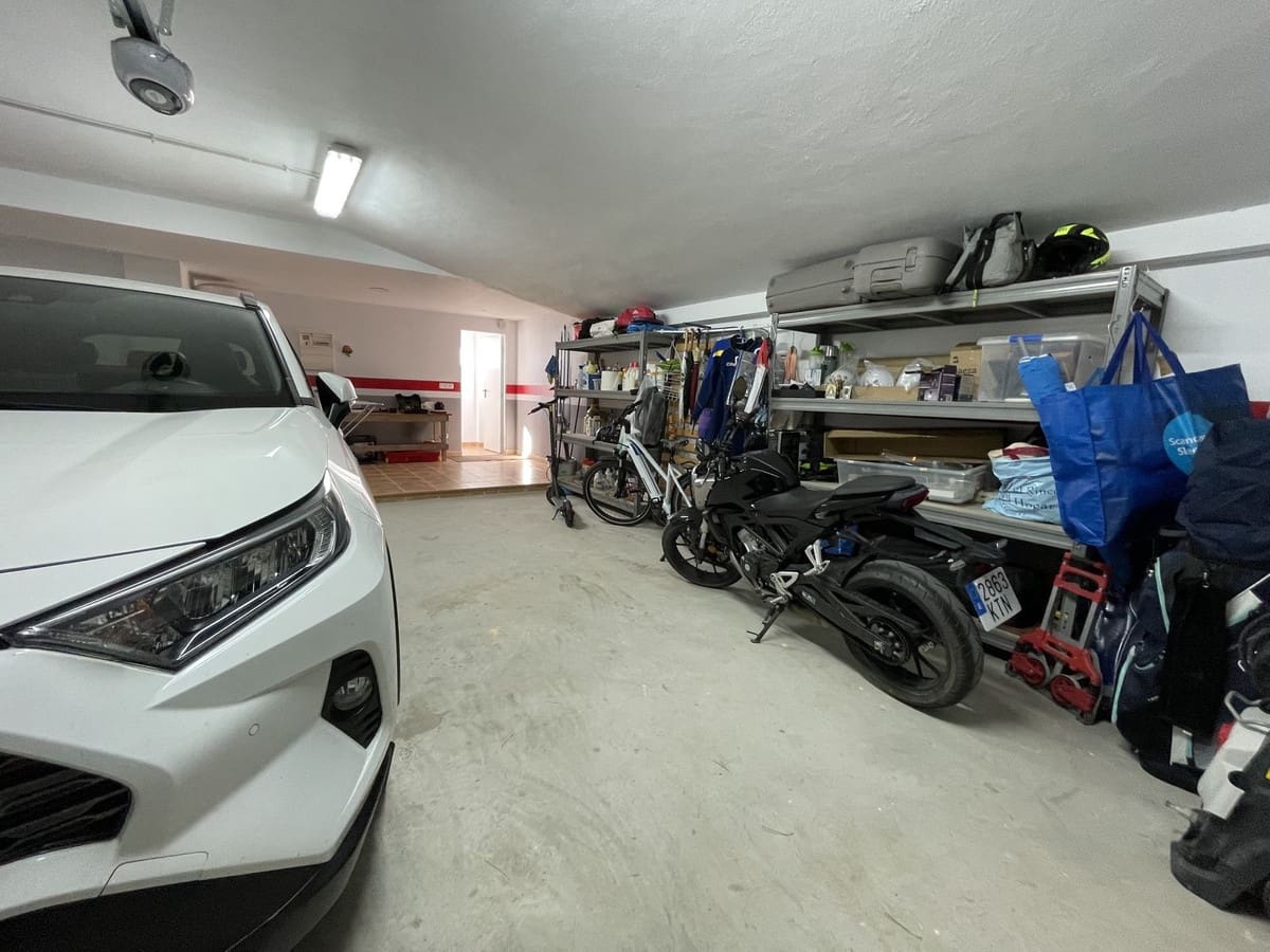 6 soveværelse Semi-Rækkehus til salg i La Herradura med swimmingpool garage - € 990.000 (Ref: 8868462)