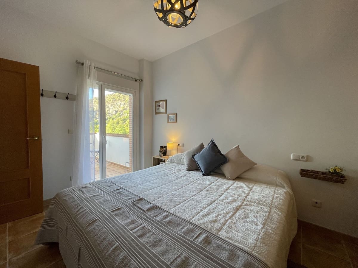 6 soveværelse Semi-Rækkehus til salg i La Herradura med swimmingpool garage - € 990.000 (Ref: 8868462)