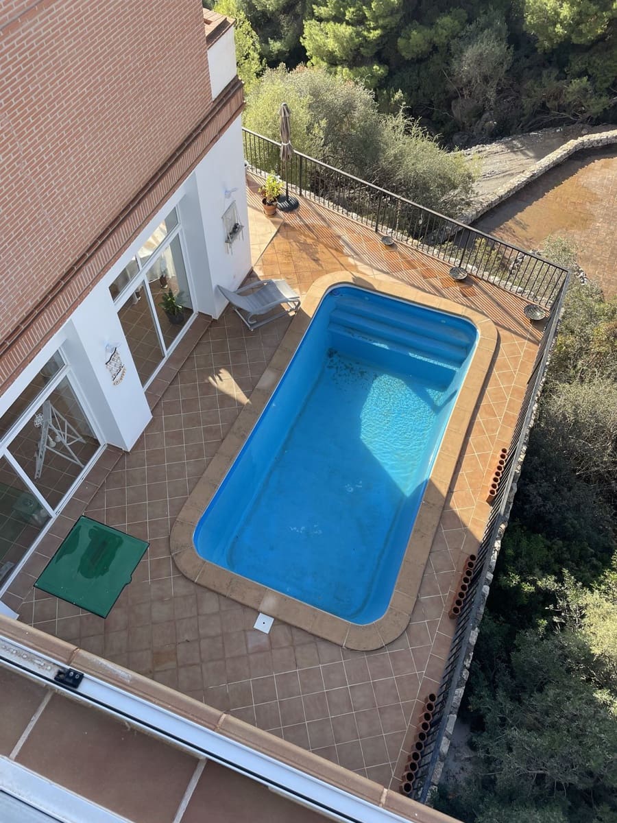 6 soveværelse Semi-Rækkehus til salg i La Herradura med swimmingpool garage - € 990.000 (Ref: 8868462)