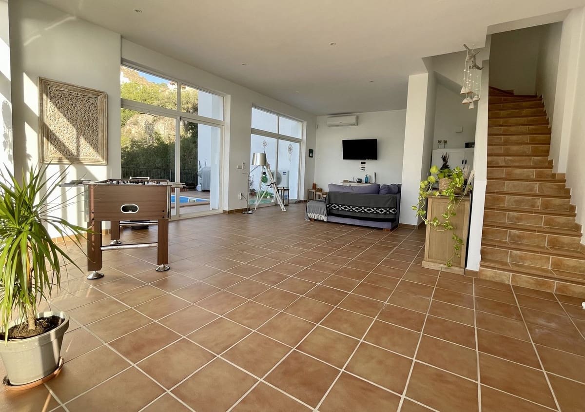 6 soveværelse Semi-Rækkehus til salg i La Herradura med swimmingpool garage - € 990.000 (Ref: 8868462)