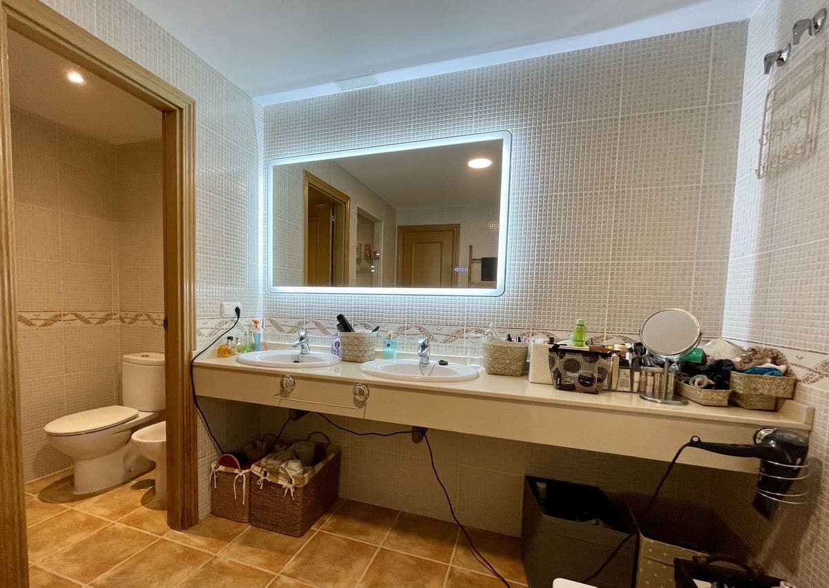 6 soveværelse Semi-Rækkehus til salg i La Herradura med swimmingpool garage - € 990.000 (Ref: 8868462)