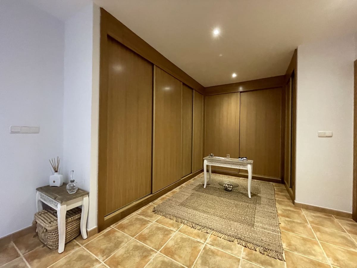 6 soveværelse Semi-Rækkehus til salg i La Herradura med swimmingpool garage - € 990.000 (Ref: 8868462)