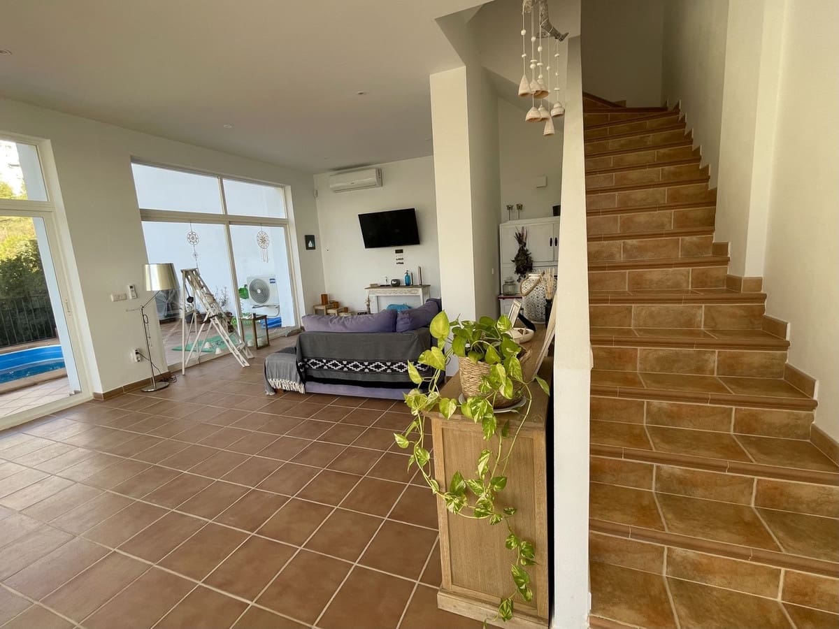 6 soveværelse Semi-Rækkehus til salg i La Herradura med swimmingpool garage - € 990.000 (Ref: 8868462)