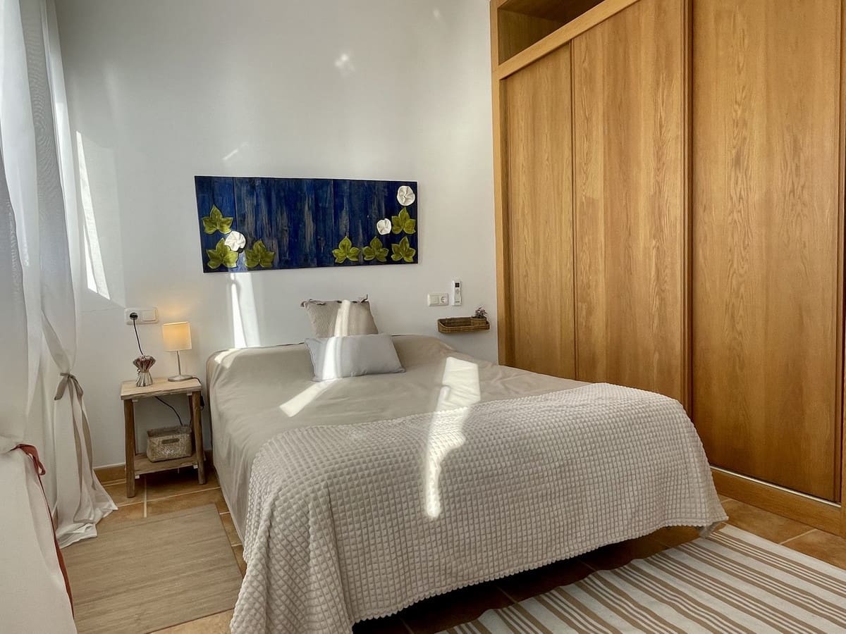 6 soveværelse Semi-Rækkehus til salg i La Herradura med swimmingpool garage - € 990.000 (Ref: 8868462)