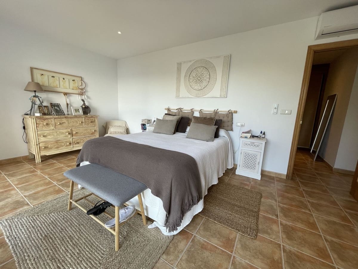 6 soveværelse Semi-Rækkehus til salg i La Herradura med swimmingpool garage - € 990.000 (Ref: 8868462)