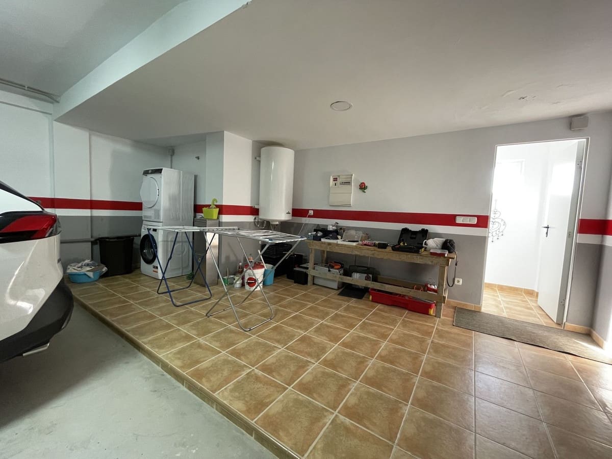 6 soveværelse Semi-Rækkehus til salg i La Herradura med swimmingpool garage - € 990.000 (Ref: 8868462)