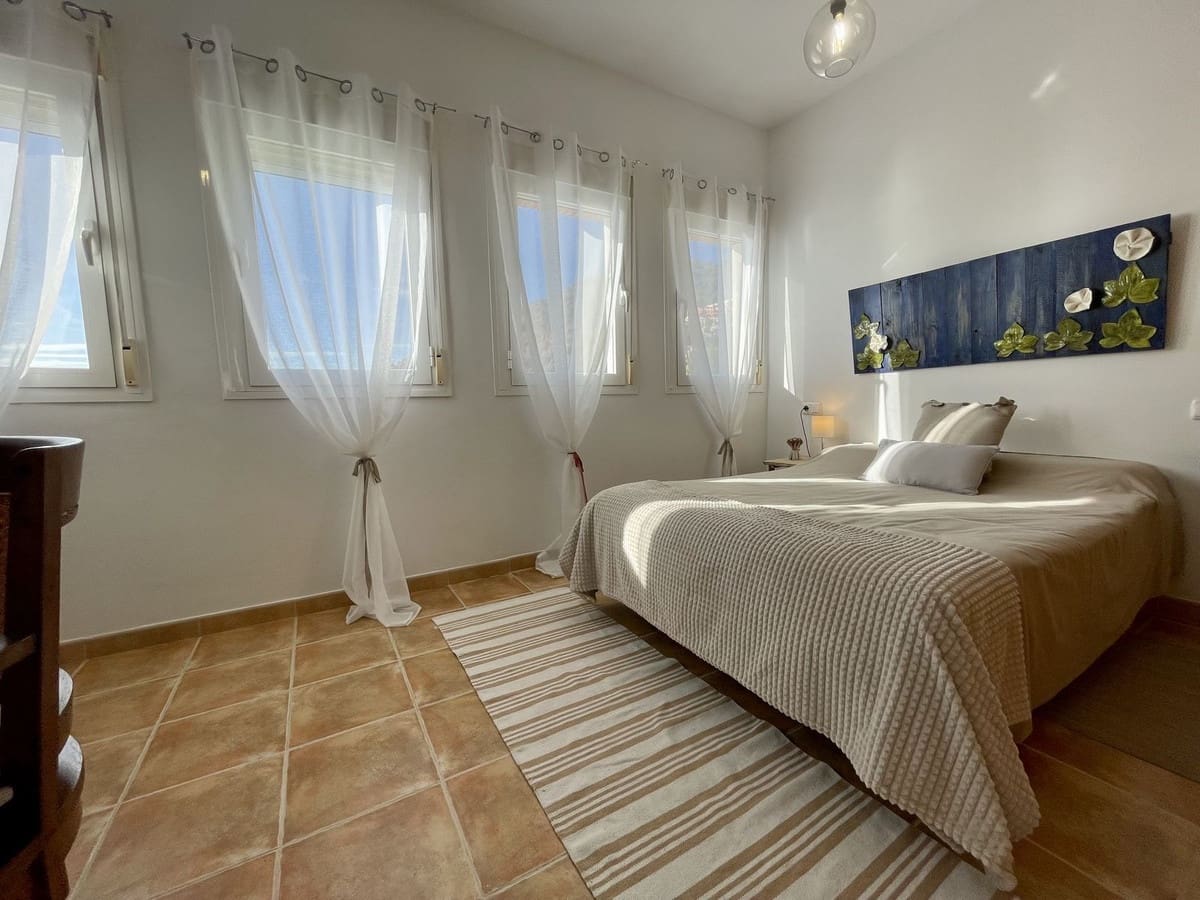 6 soveværelse Semi-Rækkehus til salg i La Herradura med swimmingpool garage - € 990.000 (Ref: 8868462)