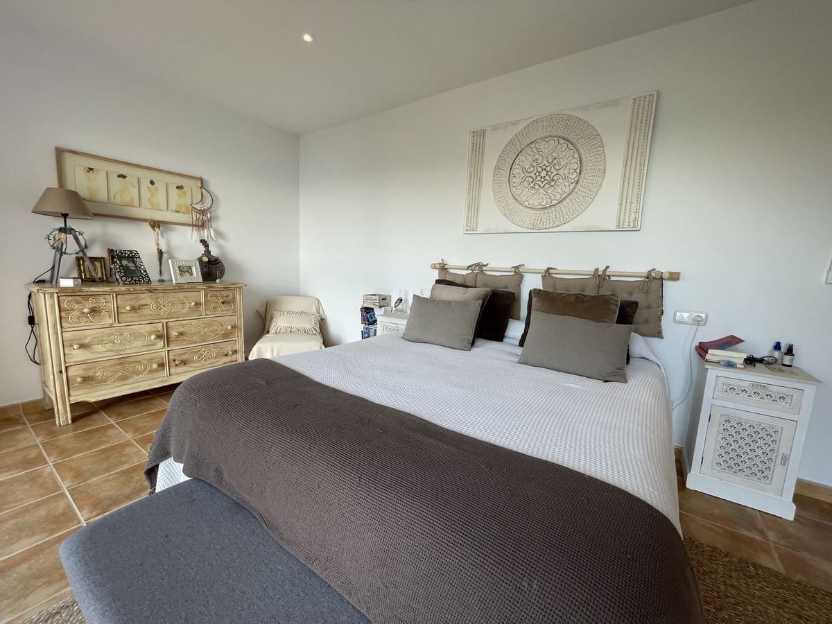 6 soveværelse Semi-Rækkehus til salg i La Herradura med swimmingpool garage - € 990.000 (Ref: 8868462)